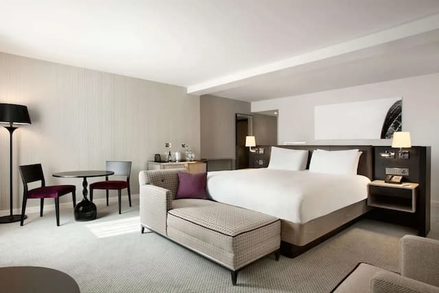 Hilton London Angel Islington-Junior Suite, 1 King Bed with Sofa bed, Club Lounge Access-1