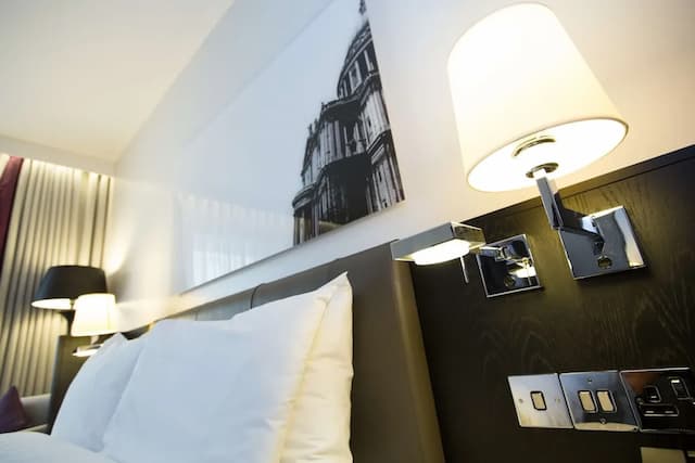 Hilton London Angel Islington-Deluxe Room, 1 Double Bed, Accessible-3