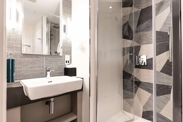 倫敦西區希爾頓逸林酒店-豪華客房, 1 張特大雙人床 (Superior)-4