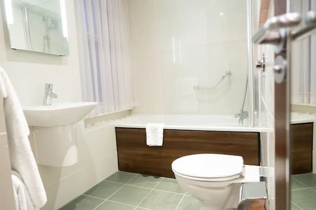 倫敦西區希爾頓逸林酒店-高級客房, 1 張特大雙人床-3