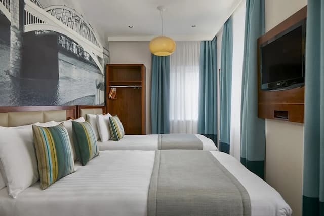 Seraphine Hammersmith Hotel-Triple Room-1