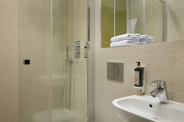 Seraphine Hammersmith Hotel-Double Room-5