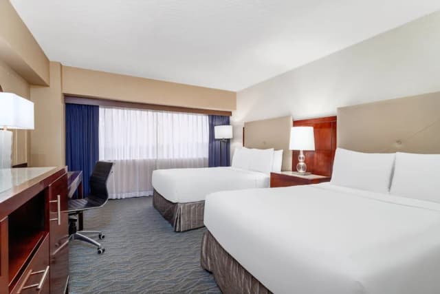 クラウン プラザ ロサンゼルス ハーバー ホテル by IHG-スタンダード ルーム ダブルベッド 2 台 車椅子で利用可能な浴槽-1