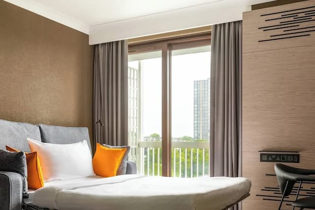 London Marriott Hotel Regents Park-Superior Room, 1 King Bed with Sofa bed, Balcony-2