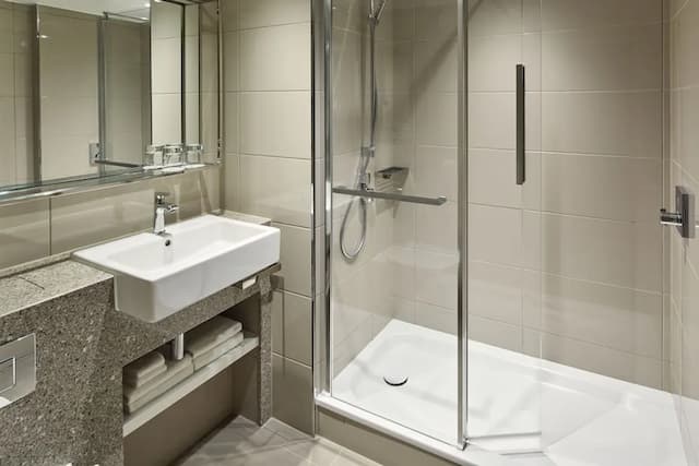 London Marriott Hotel Regents Park-Superior Room, 1 King Bed, Balcony-8