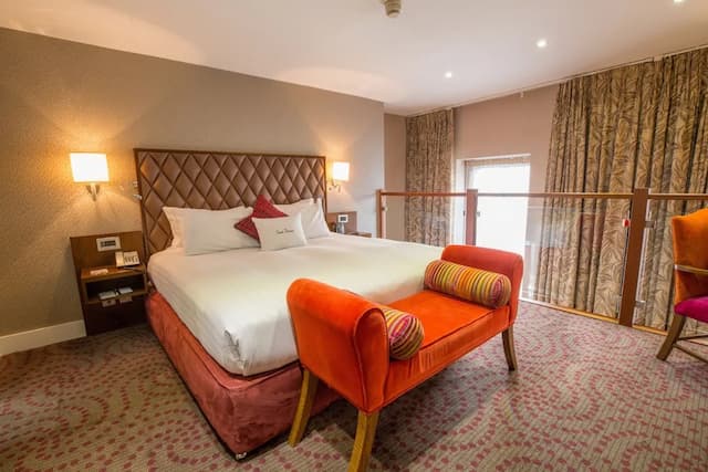 Doubletree by Hilton London Marble Arch-套房, 1 张特大床 (Duplex, Living Room)-1