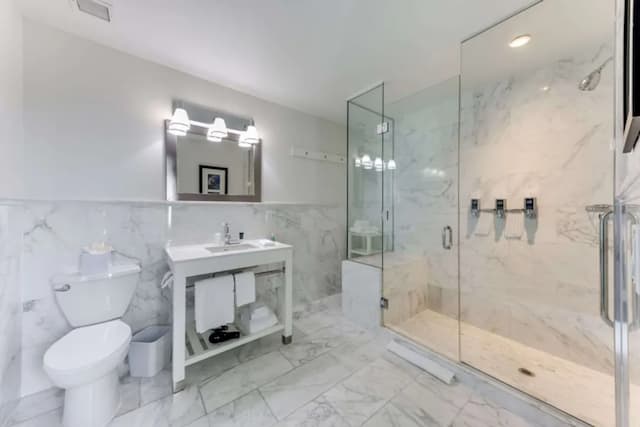 비스타 LIC 호텔, BW 프리미어 컬렉션-이그제큐티브 스위트, 킹사이즈침대 1개, 냉장고 및 전자레인지, 시내 전망 (Walk-in Shower;with Sofabed)-4