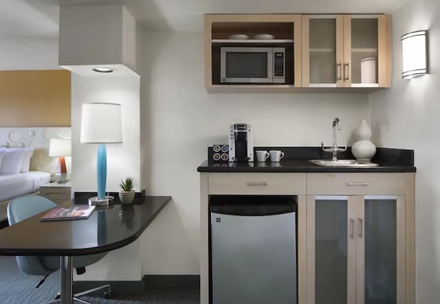 威基基椰子酒店-行政套房-2