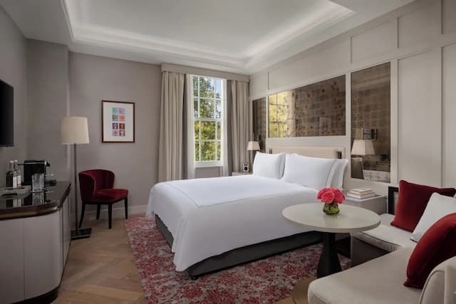 The Biltmore Mayfair-Deluxe Room, 1 King Bed (Grosvenor Square View)-1