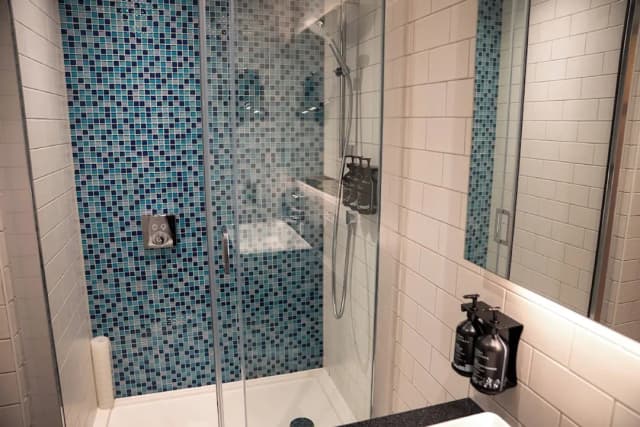 ホリデイ イン ロンドン - ホワイトチャペル by IHG-プレミアム ルーム キングベッド 1 台-2