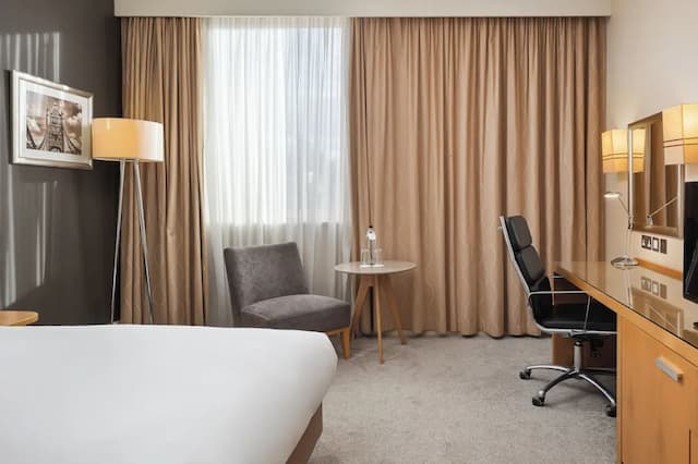 Crowne Plaza London Ealing by IHG-Standard Room-3