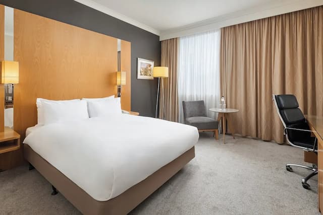 Crowne Plaza London Ealing by IHG-Standard Room-1
