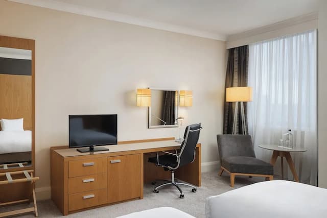 Crowne Plaza London Ealing by IHG-Standard Room, 2 Twin Beds-3