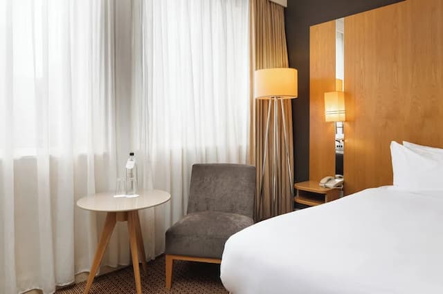Crowne Plaza London Ealing by IHG-Standard Room, 1 King Bed-2