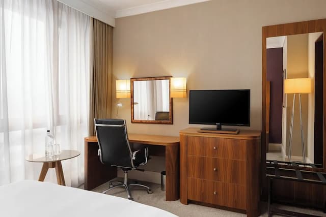 Crowne Plaza London Ealing by IHG-Standard Room, 1 King Bed-3
