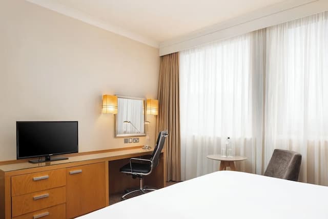 Crowne Plaza London Ealing by IHG-Standard Room, 1 King Bed-5