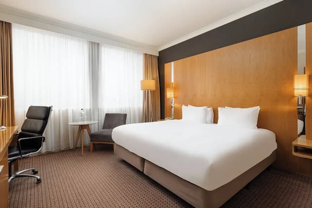 Crowne Plaza London Ealing by IHG-Standard Room, 1 King Bed-4