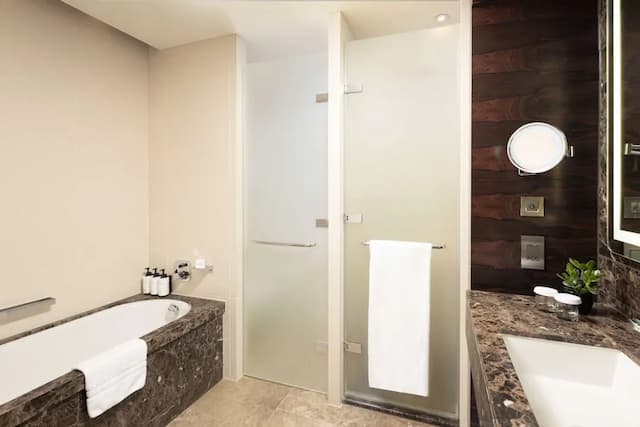 Conrad London St. James-King Deluxe Room-4