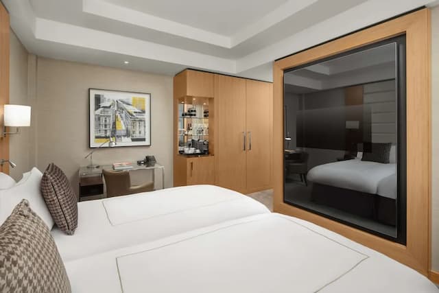 Conrad London St. James-Twin Deluxe Room-1