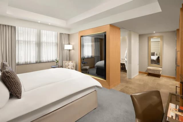 Conrad London St. James-King Executive Room With Lounge Access-1