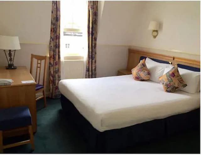 倫敦成功伊甸公園酒店-經典三人房-1