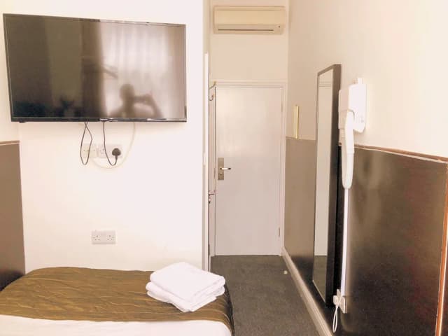 플라자 런던 호텔-더블룸, 앙스위트-16