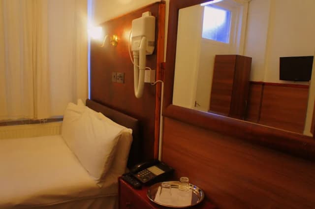 플라자 런던 호텔-더블룸, 앙스위트-13