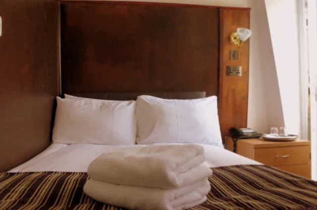 플라자 런던 호텔-더블룸, 앙스위트-12