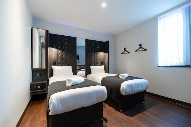 倫敦利物浦街 A 點飯店-雙床房-1