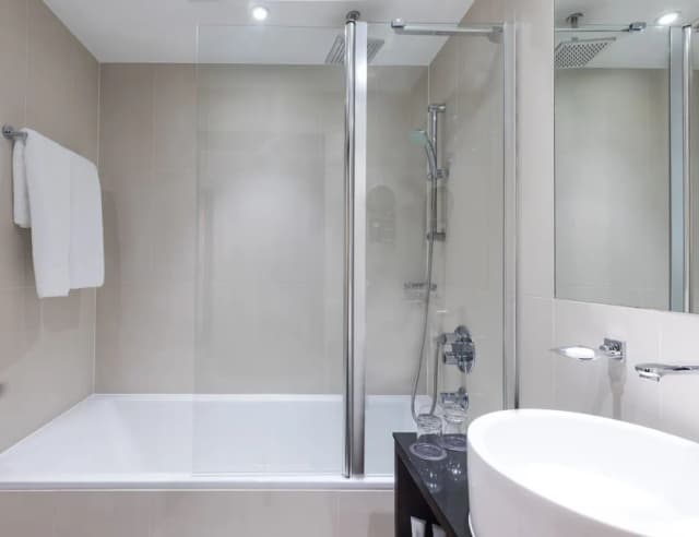 パーク グランド ヒースロー-トリプルルーム-1