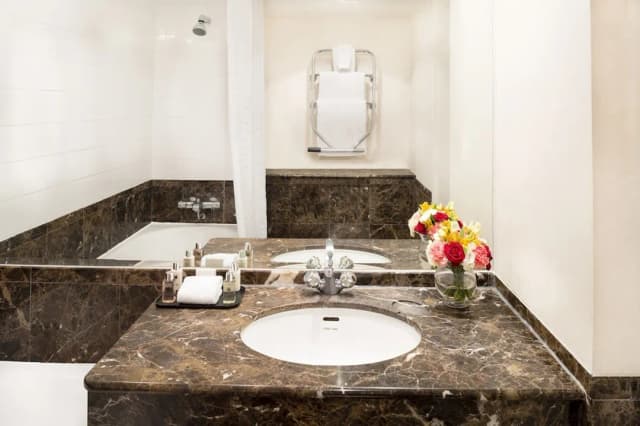 ミレニアム ホテル アンド カンファレンス センター グロスター ロンドン-デラックス ダブルルーム-4