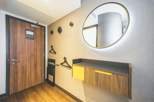 Point A Hotel - Paddington-Twin Room, No Windows-2