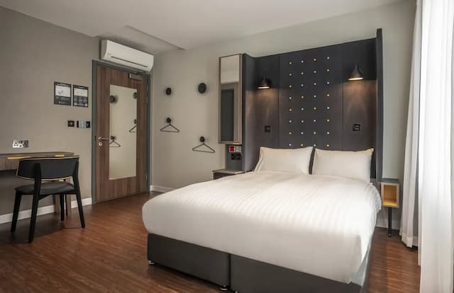 Point A Hotel - Paddington-Double Room, Accessible-3