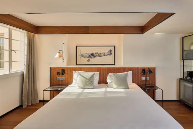 Melia White House Hotel-Premium Room King Bed-4