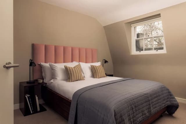 Native Hyde Park-Premium Two Bedroom Apartment-1