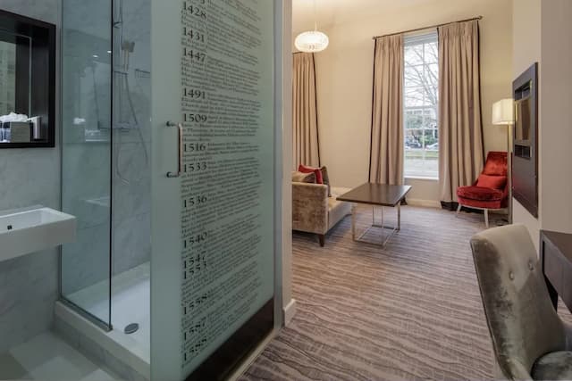 ダブルツリー バイ ヒルトン ロンドン - グリニッジ-ファミリー ルーム クイーンベッド 1 台-2