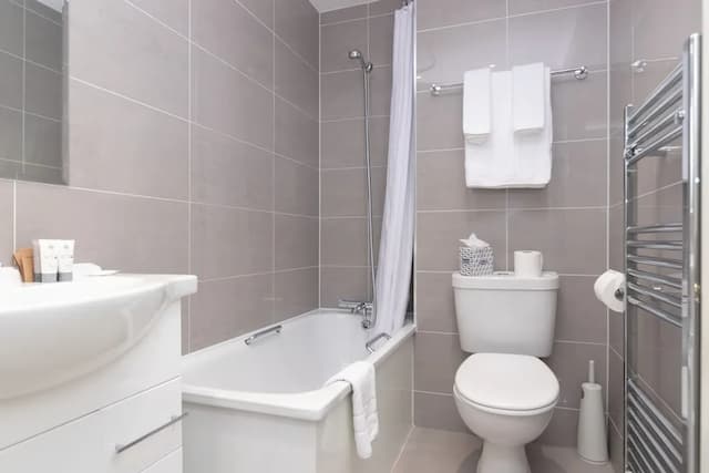 ケンジントン ガーデンズ ホテル-スタンダード トリプルルーム-9