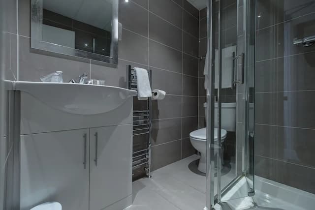 ケンジントン ガーデンズ ホテル-スタンダード トリプルルーム-8