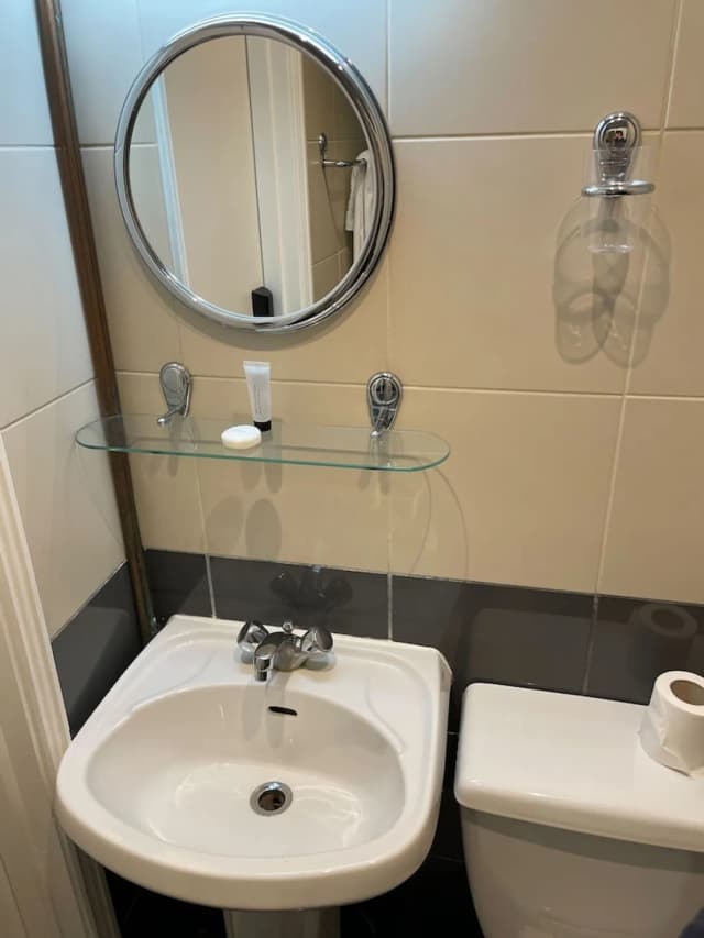 펨브리지 팰리스 호텔-Single Room with Private External Bathroom located on a separate floor-4