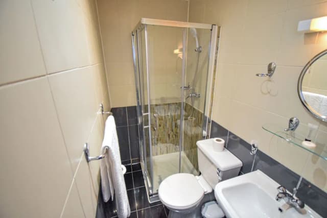 펨브리지 팰리스 호텔-Standard Single Room, Ensuite-1