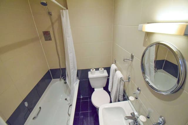 펨브리지 팰리스 호텔-디럭스 더블룸-3