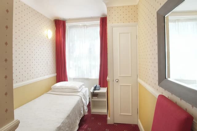 Balmoral House Hotel-Single Room (with shower only)-2