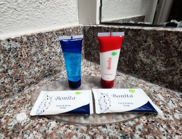 Express Inn Hobby-Deluxe Room, 2 Queen Beds, Non Smoking, Refrigerator & Microwave-2