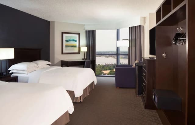 Hilton Houston NASA Clear Lake-Deluxe Room, 2 Double Beds-2