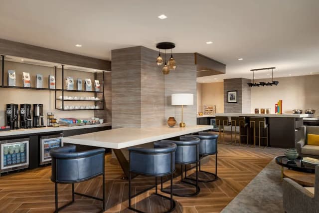 Marriott New York JFK Airport-俱樂部客房, 1 張特大雙人床 (M Club Level)-9