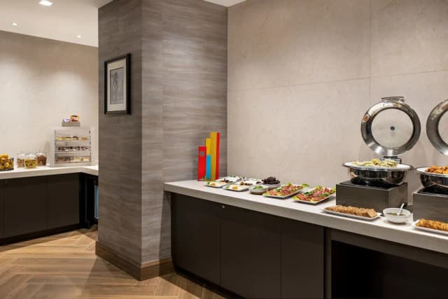 Marriott New York JFK Airport-俱樂部客房, 1 張特大雙人床 (M Club Level)-7