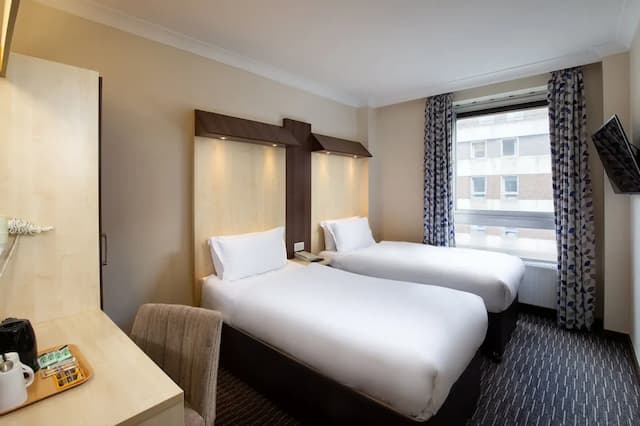 Royal National Hotel-双床房-6