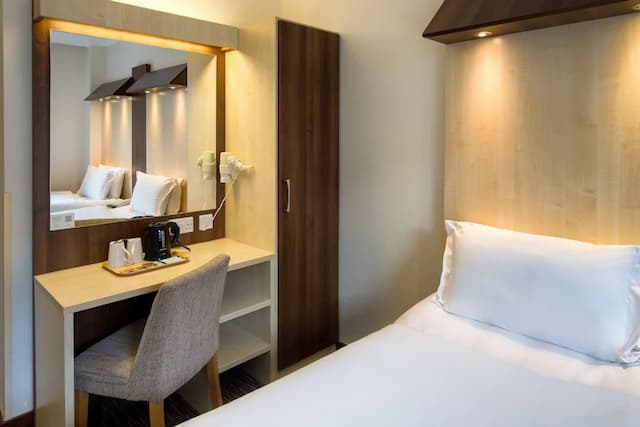 Royal National Hotel-双床房-3