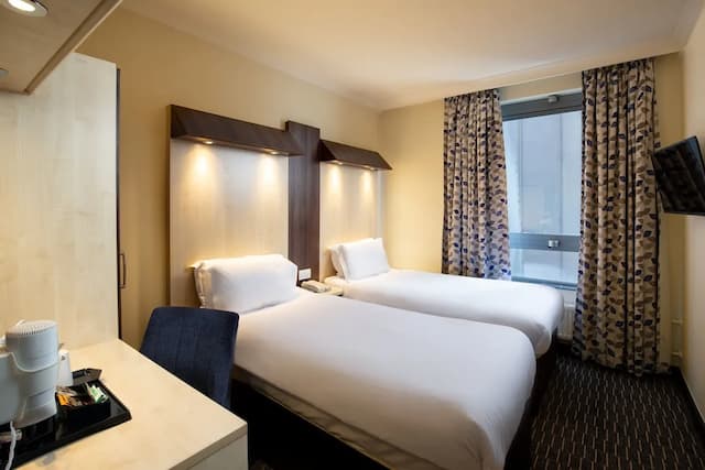 Royal National Hotel-双床房-4