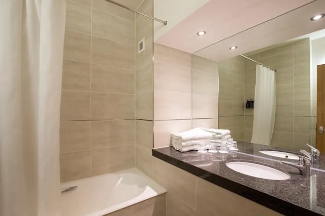 Royal National Hotel-家庭房-3